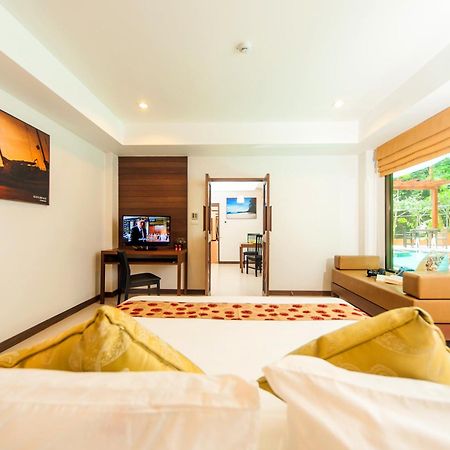 Ratana Hill Patong Aparthotel Buitenkant foto