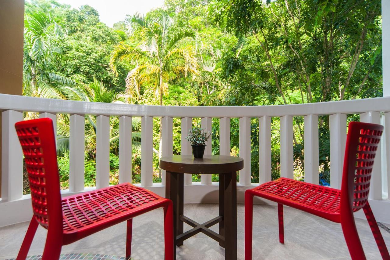 Ratana Hill Patong Aparthotel Buitenkant foto