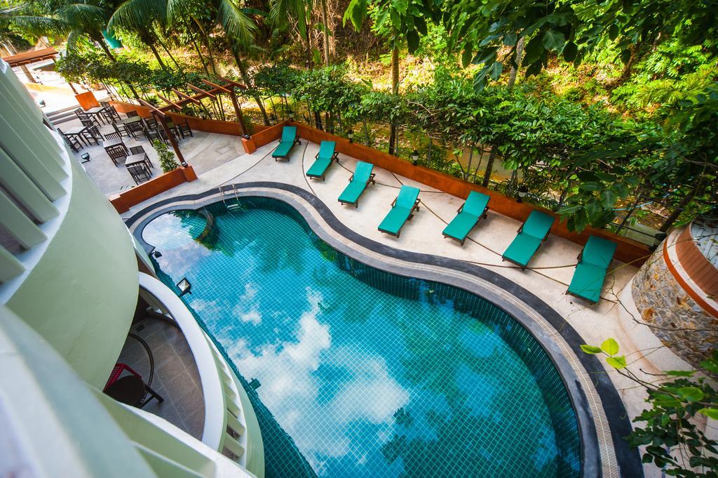Ratana Hill Patong Aparthotel Buitenkant foto