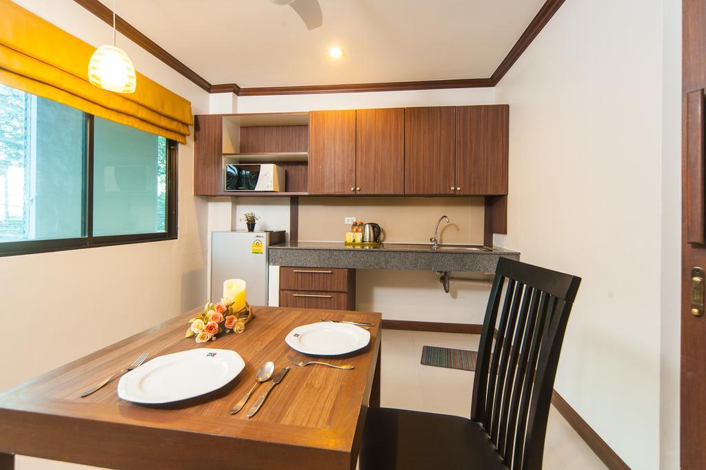 Ratana Hill Patong Aparthotel Buitenkant foto