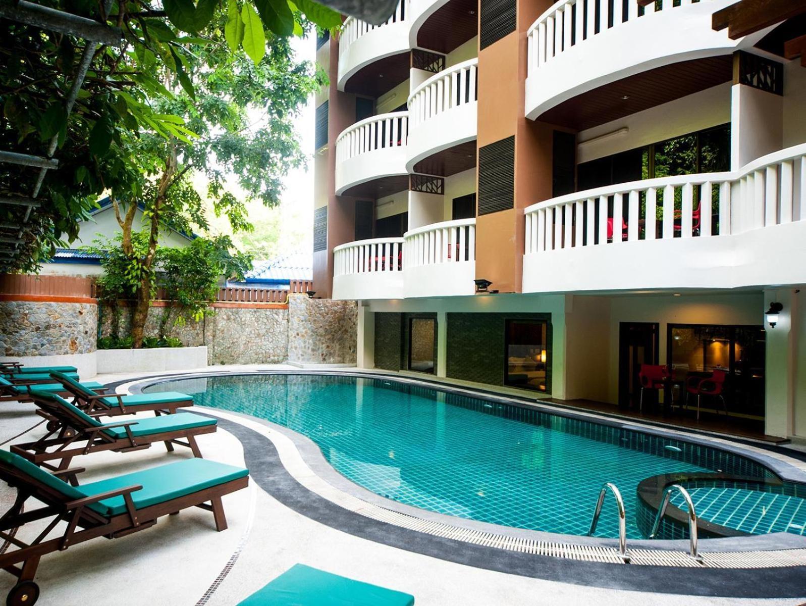 Ratana Hill Patong Aparthotel Buitenkant foto