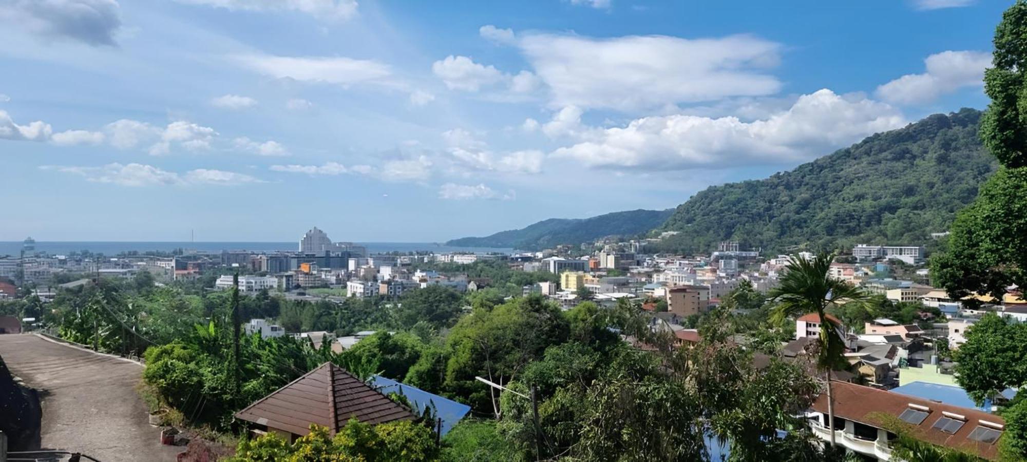 Ratana Hill Patong Aparthotel Buitenkant foto