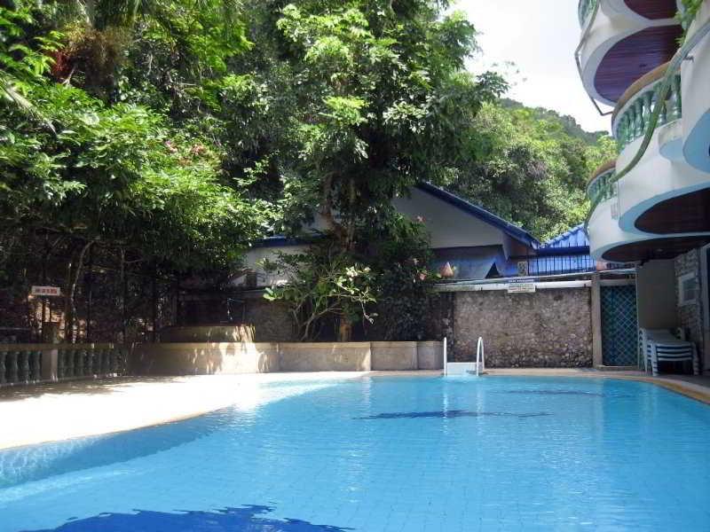 Ratana Hill Patong Aparthotel Buitenkant foto