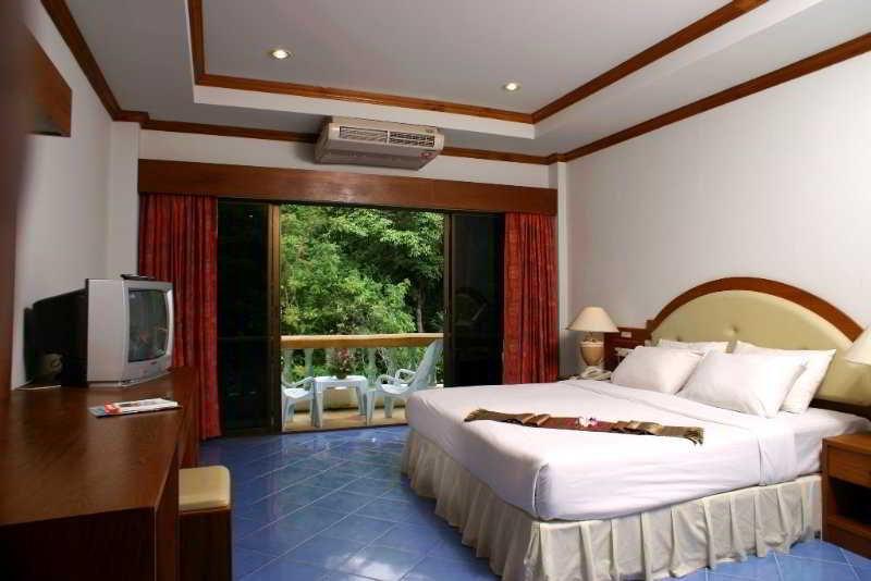 Ratana Hill Patong Aparthotel Buitenkant foto