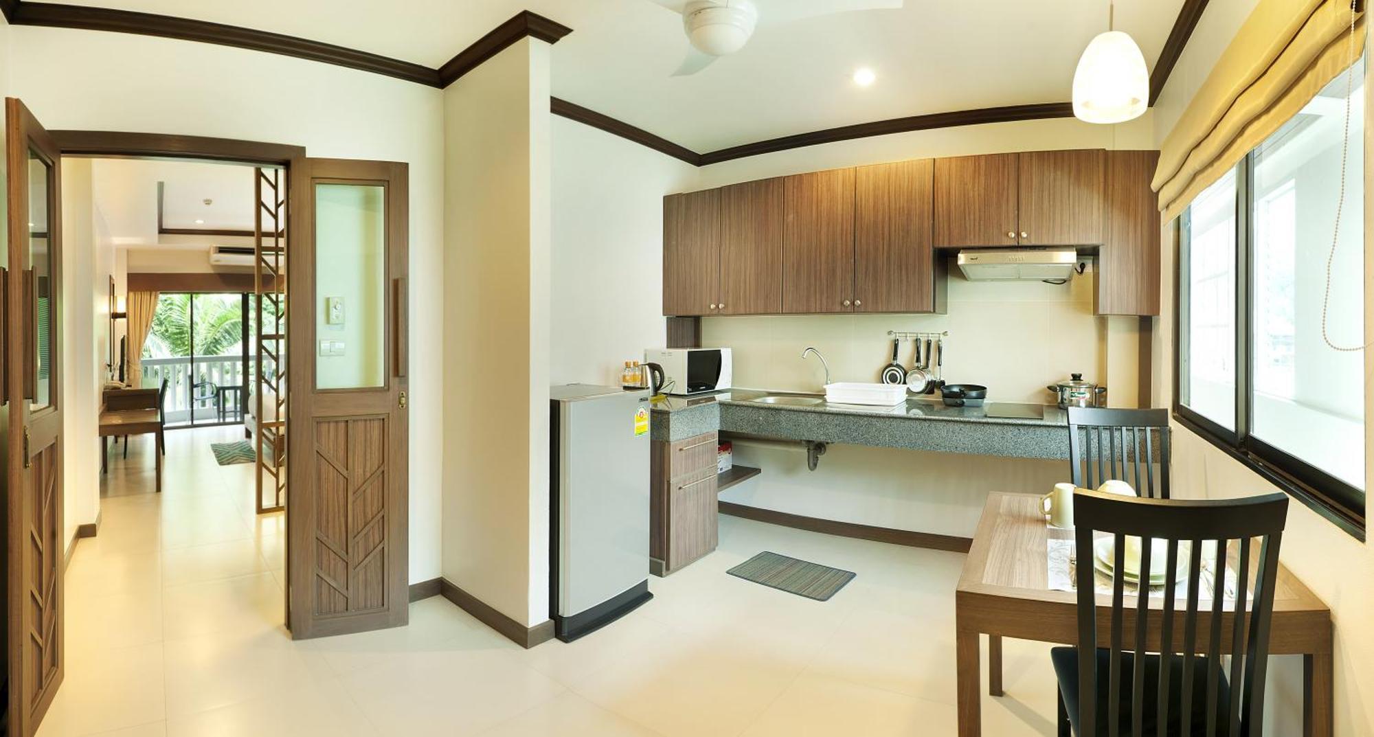 Ratana Hill Patong Aparthotel Buitenkant foto