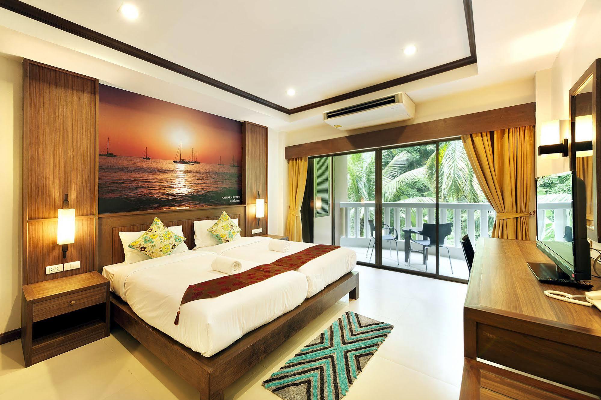 Ratana Hill Patong Aparthotel Buitenkant foto