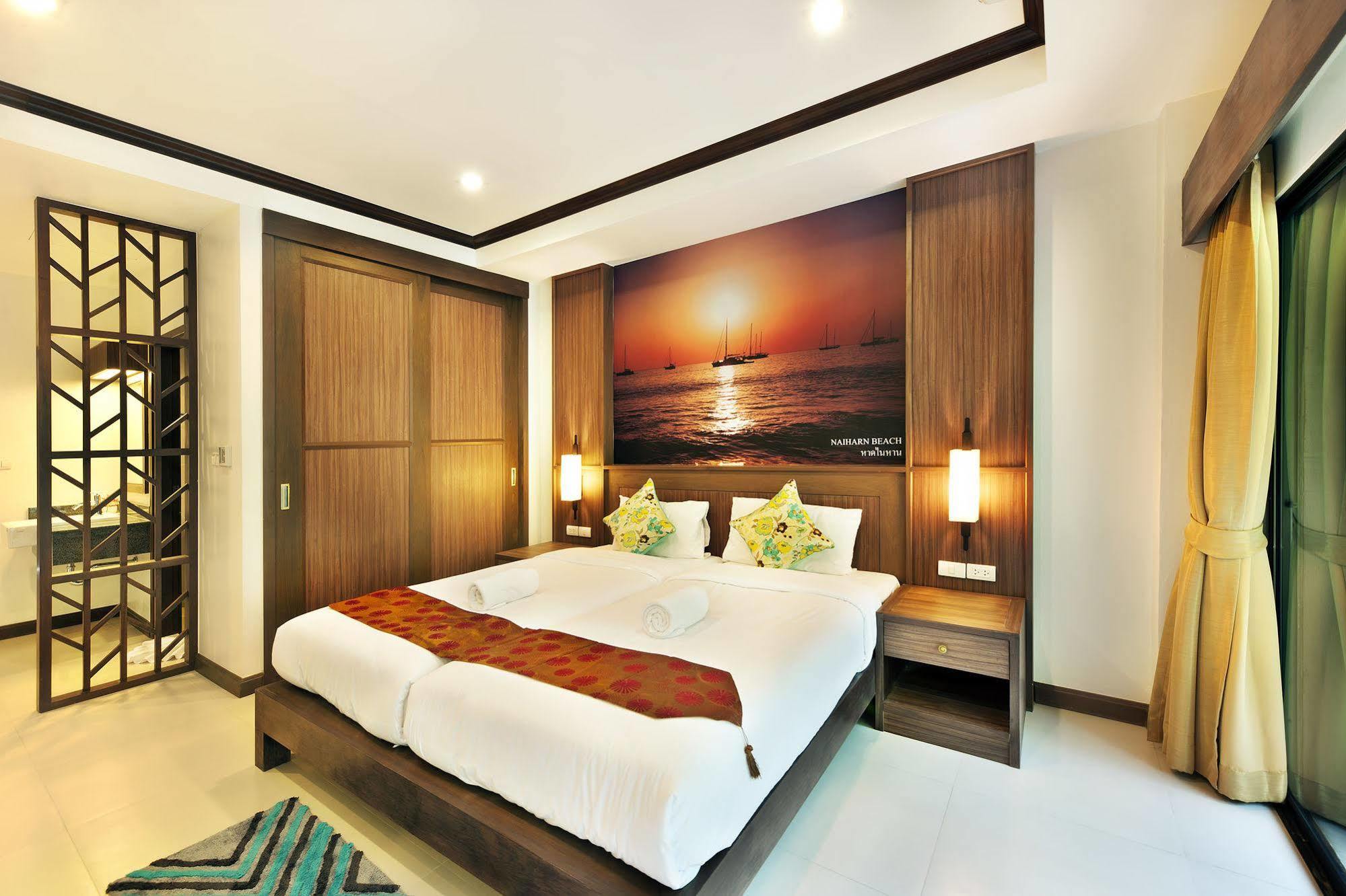 Ratana Hill Patong Aparthotel Buitenkant foto