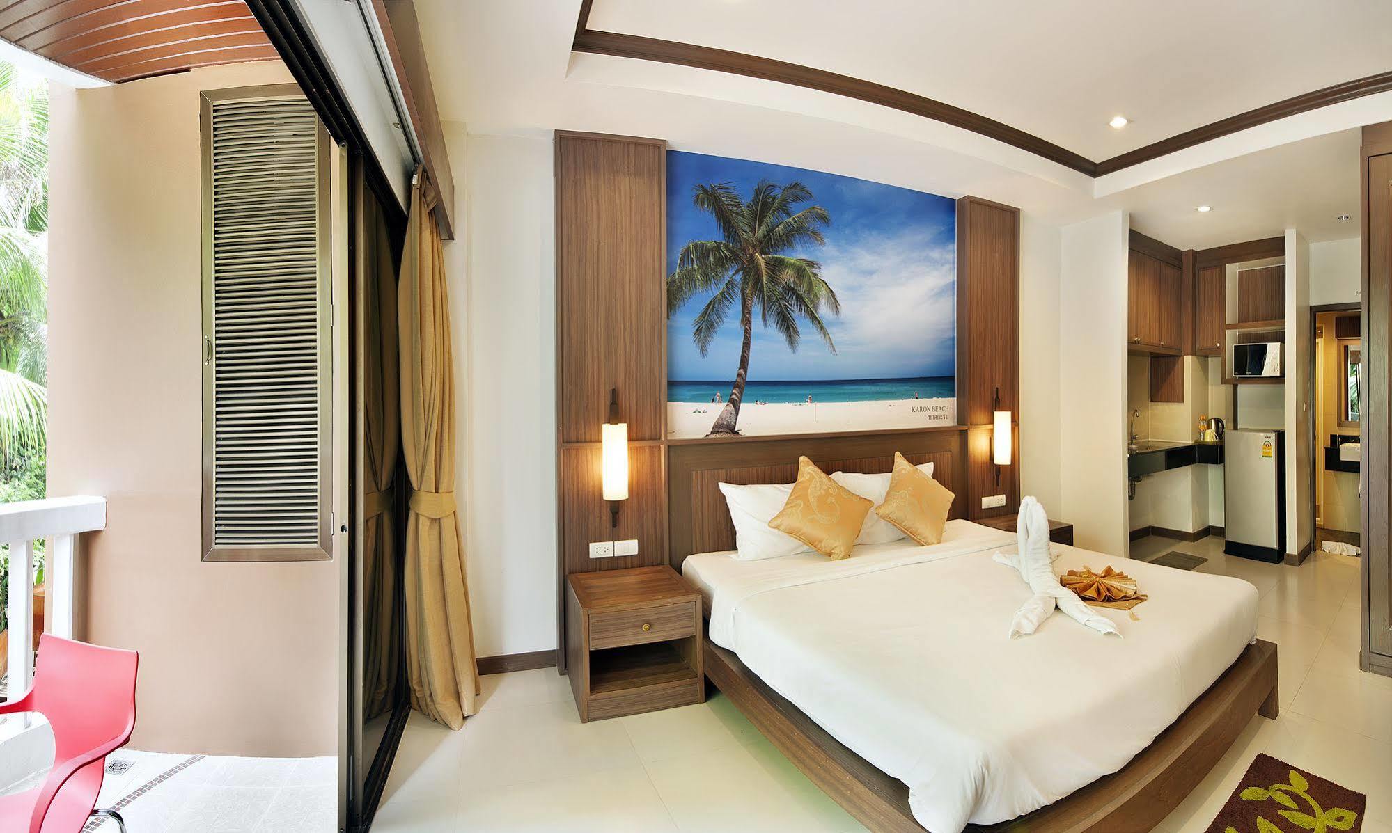Ratana Hill Patong Aparthotel Buitenkant foto