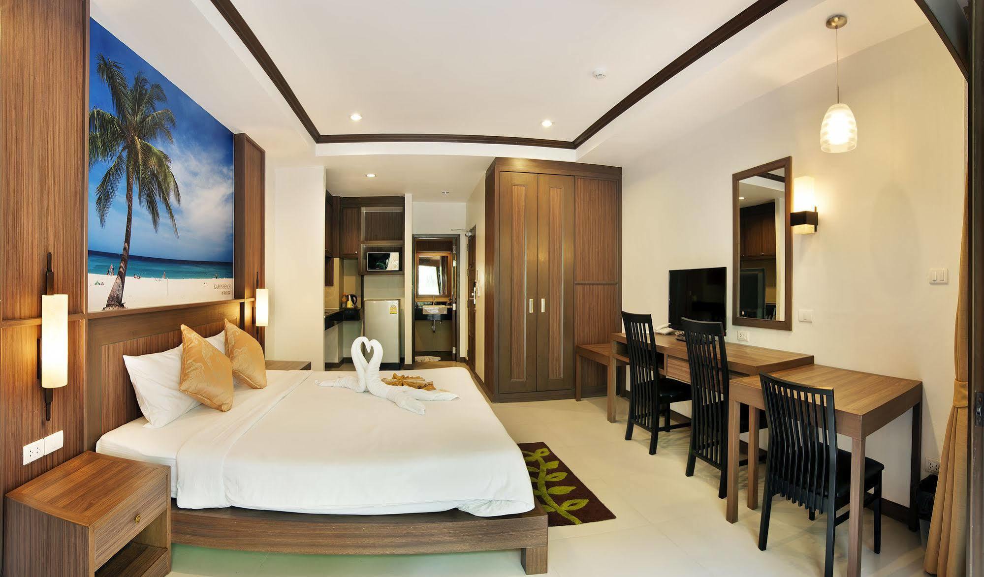 Ratana Hill Patong Aparthotel Buitenkant foto